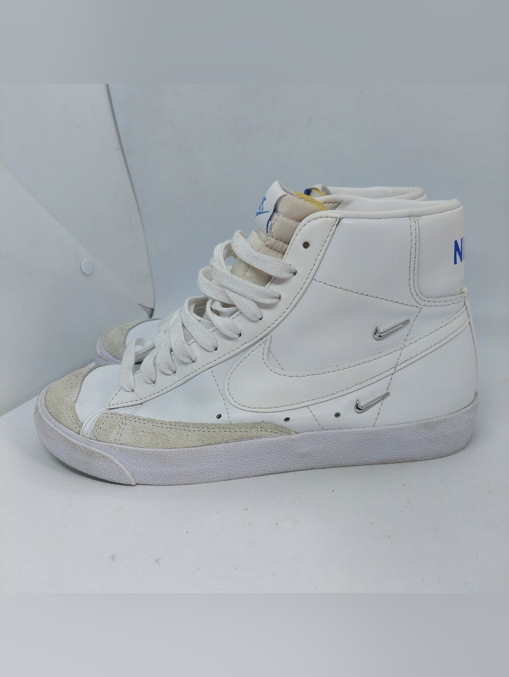 Nike Blazer '77 SE Mid Sisterhood Sneakers White Shoes Sport Womens Size 8.5